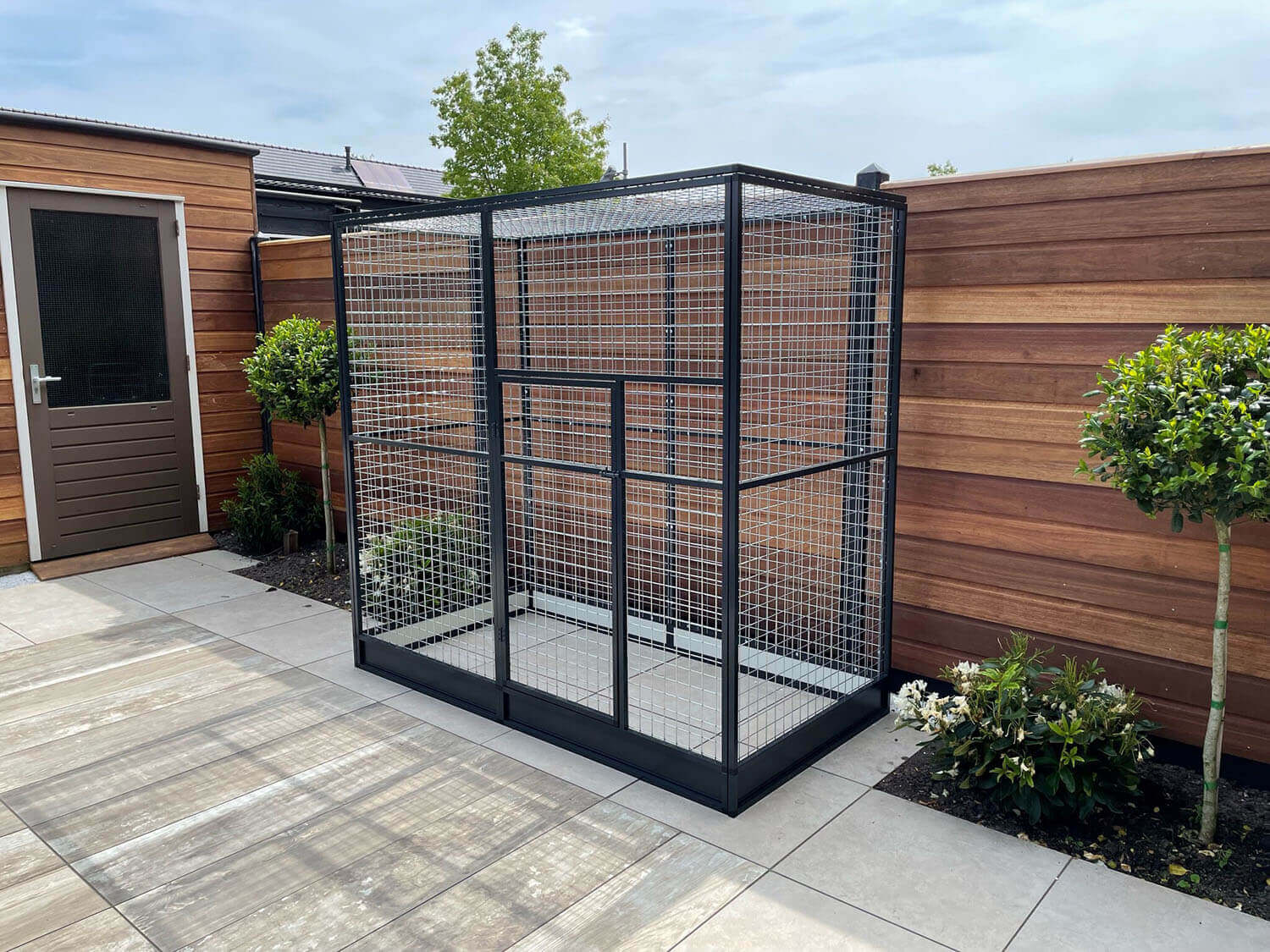 Aluminium kattenren op terras demo