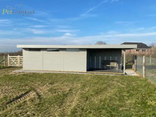 Geïsoleerd tuinhuis met 2 dubbele deuren en overdekt terras