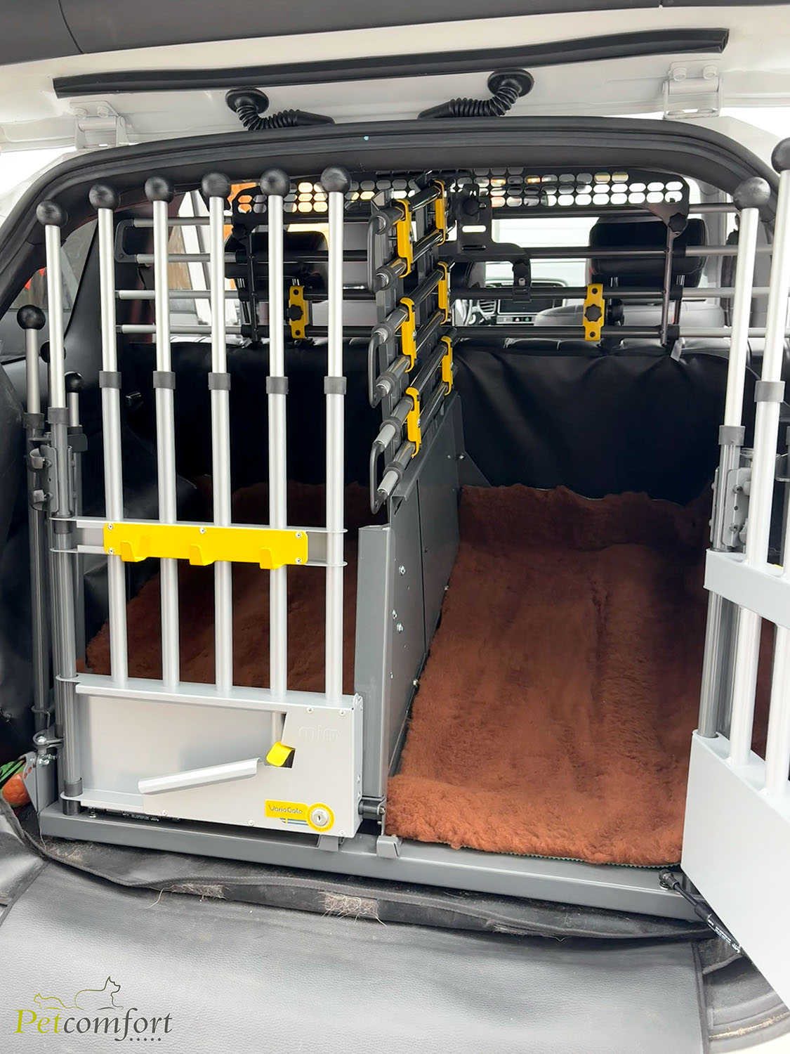 Koffer uitrusting voor 2 honden via variogate met tussenschot en variobarrier headrest