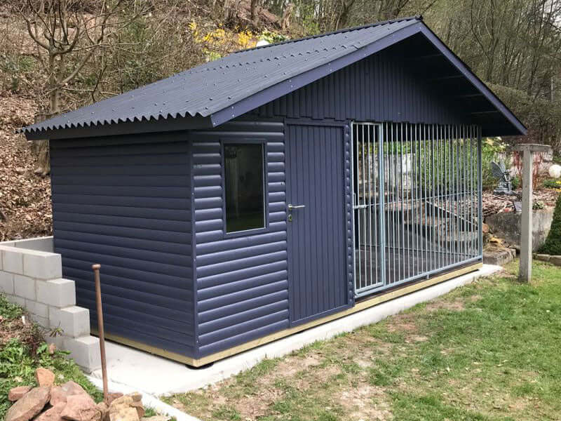 Petcomfort-combinatie-hondenhut-tuinhuis-van-5x2m-met-puntdak