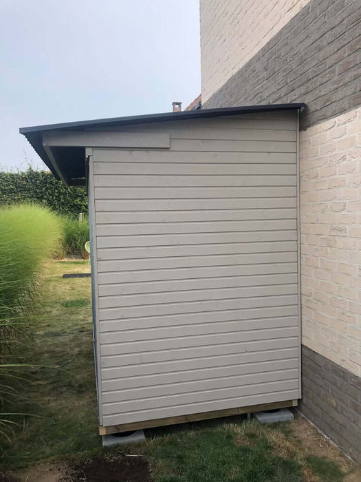Hondenhut met naar voor af hellend lessenaarsdak zijaanzicht