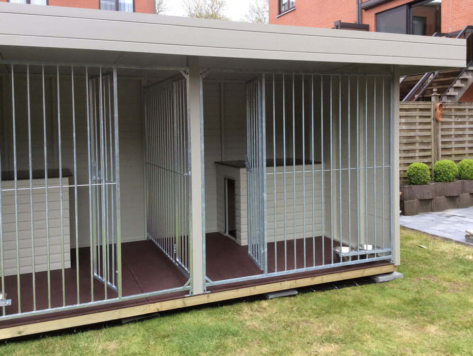 hondenhut 4,3m x 2,1 verdeeld in 2 kennels