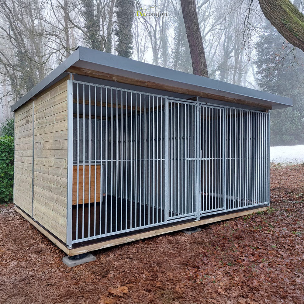 Dubbele hondenkennel voor politie honden met houten bekleding