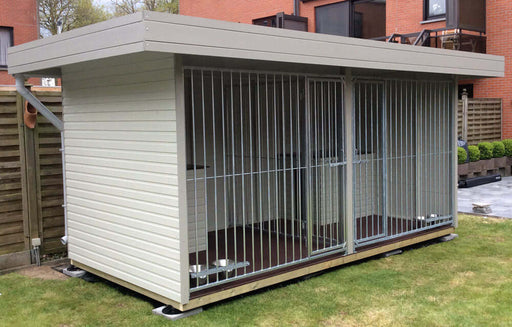 Petcomfort hondenhut 4,3m x 2,1 verdeeld in 2 kennels